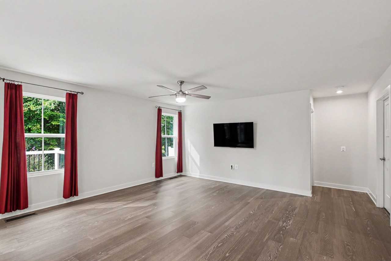 8914 Penrith Dr - Photo 7 of 25