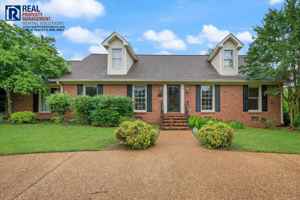 featured image of 2307 Londonderry Dr