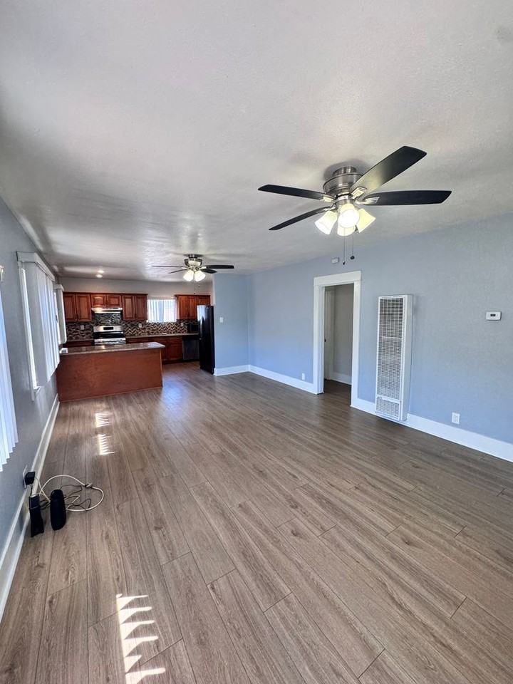 827 Martin Luther King Jr Ave - Photo 2 of 27