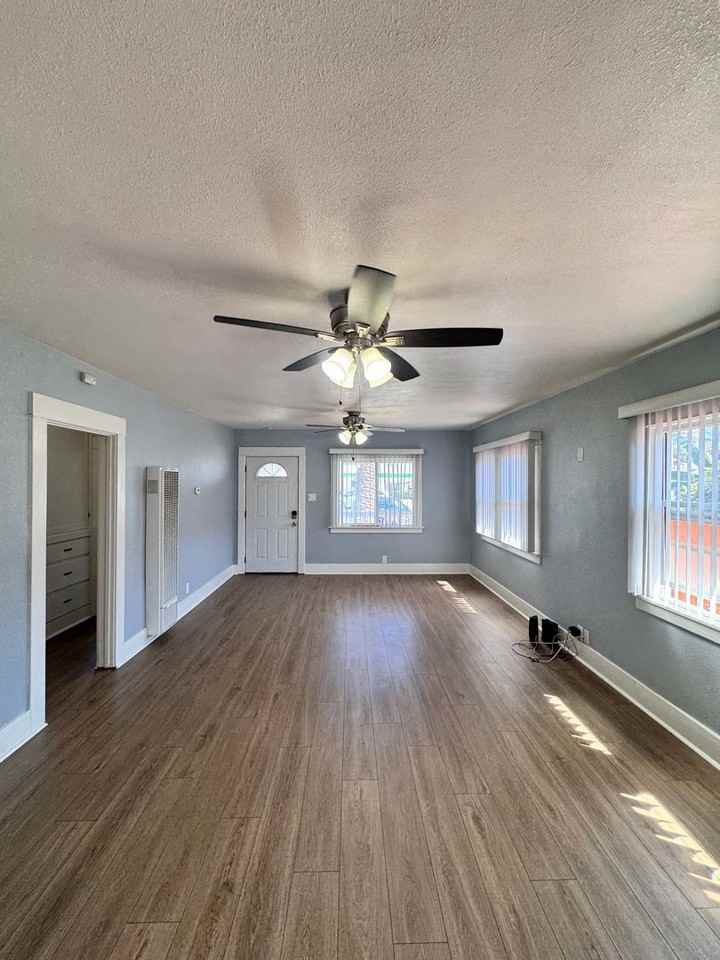 827 Martin Luther King Jr Ave - Photo 3 of 27