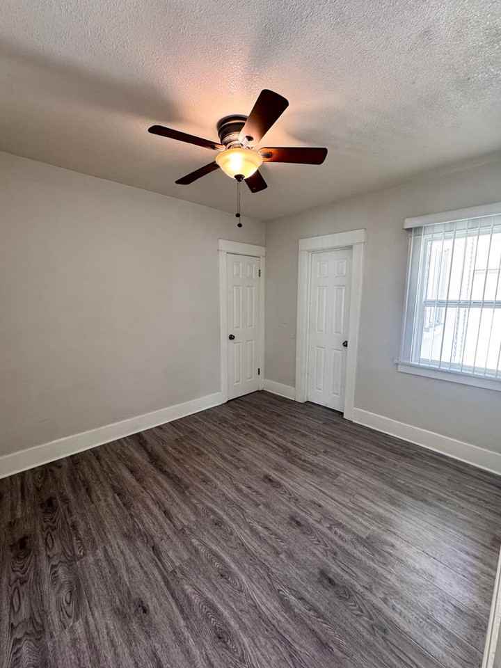827 Martin Luther King Jr Ave - Photo 7 of 27