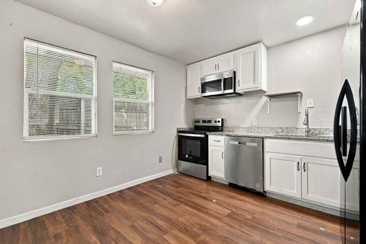 3709 E 27th Pl - Photo 3 of 22