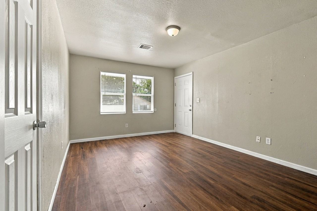 3709 E 27th Pl - Photo 7 of 22