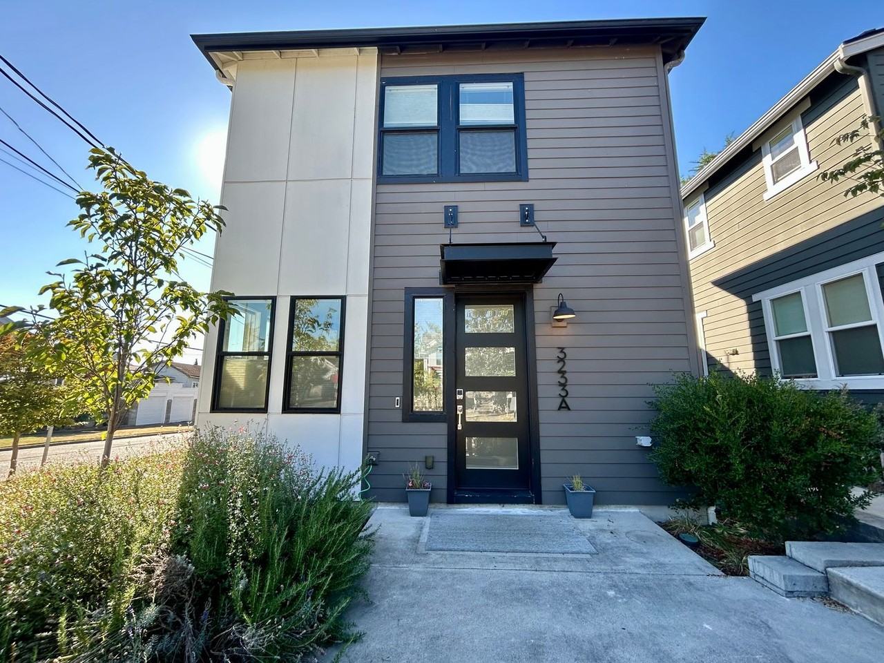 3233 17th Ave S