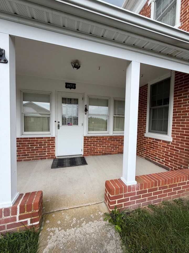 366 Locust Ln - Photo 3 of 35