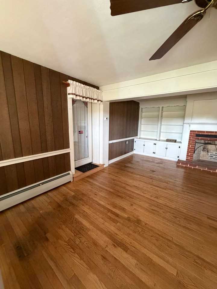 366 Locust Ln - Photo 6 of 35