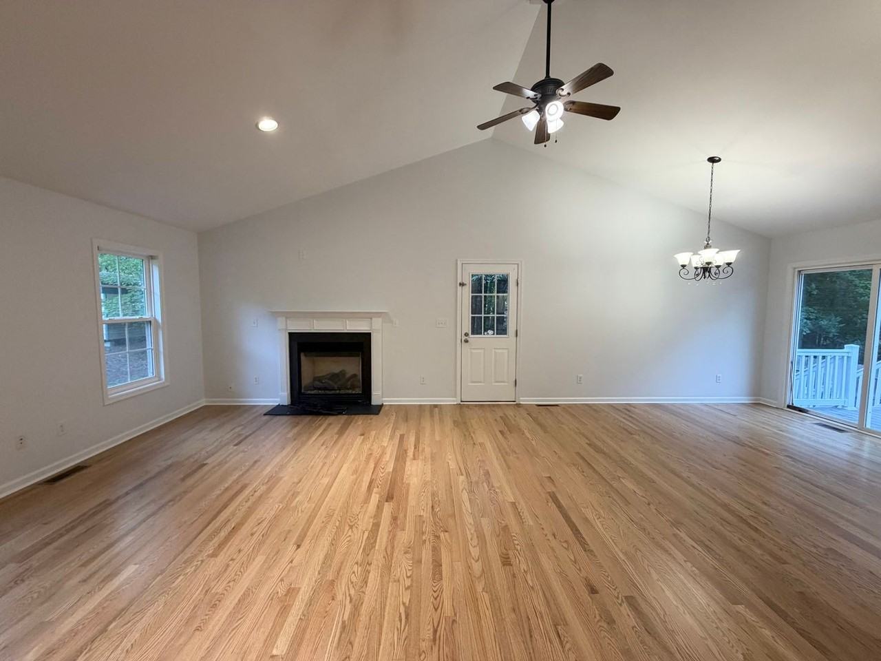 7838 Bridgeport Rd - Photo 5 of 27