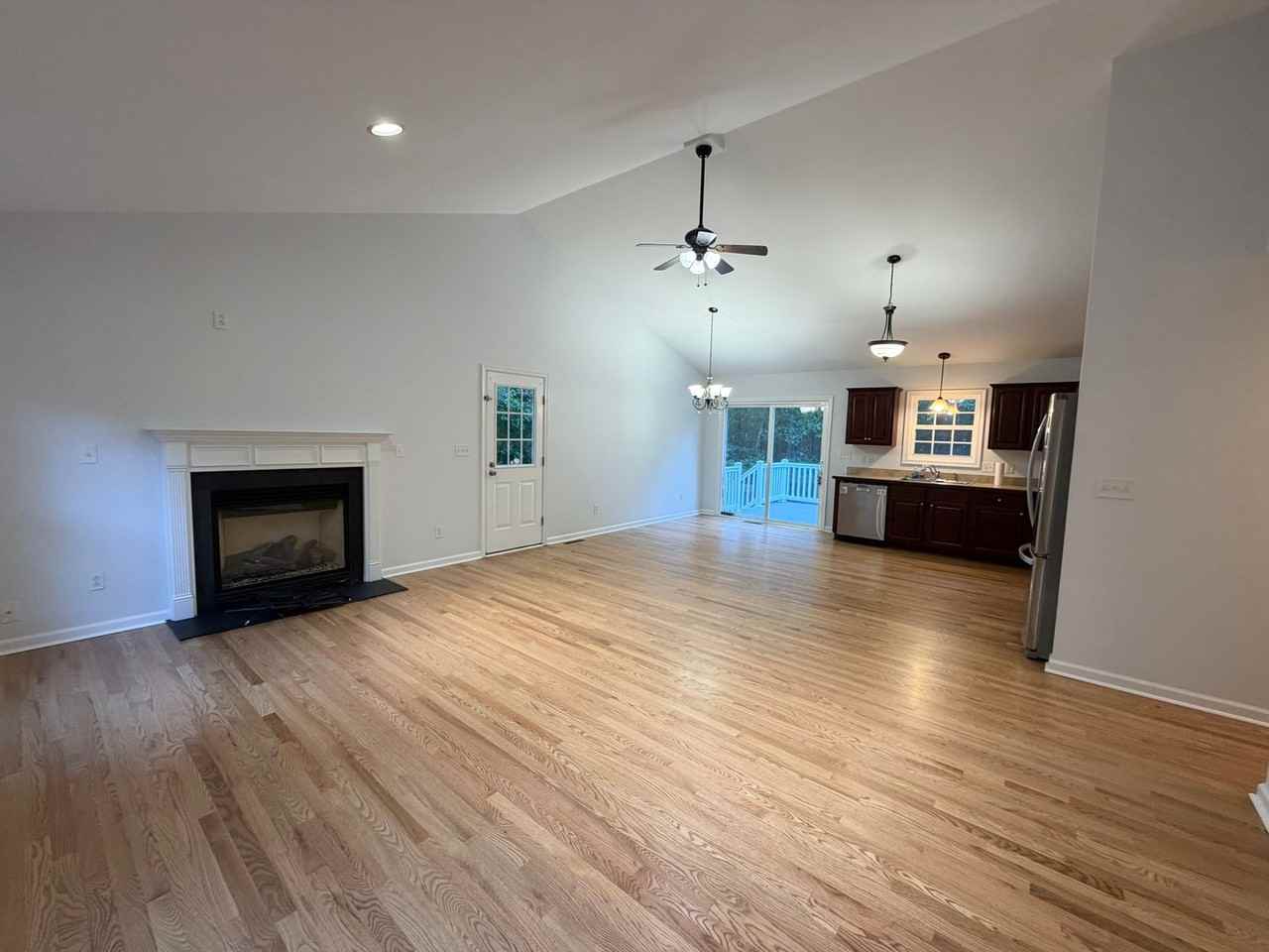 7838 Bridgeport Rd - Photo 6 of 27