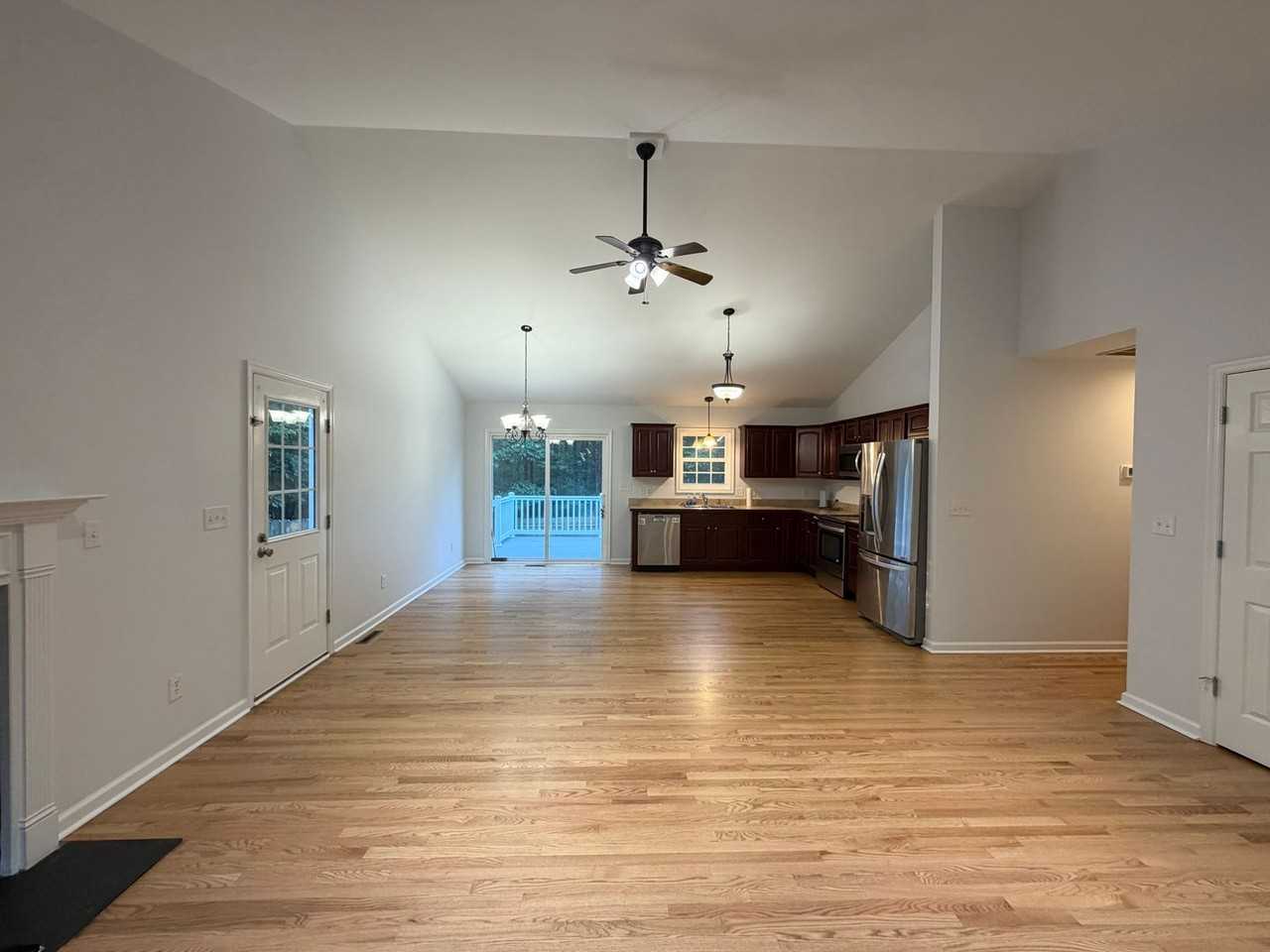 7838 Bridgeport Rd - Photo 7 of 27