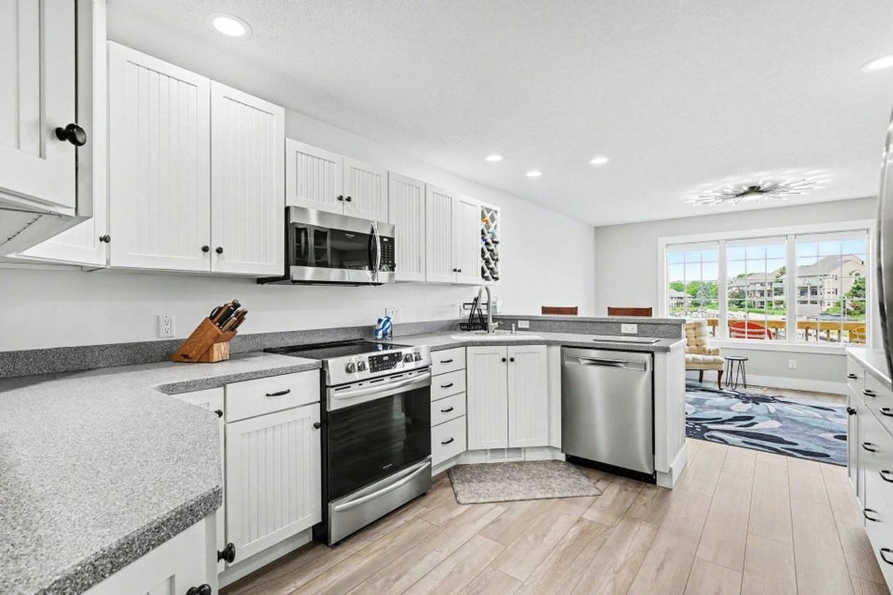 1410 E Harbour Towne Cir - Photo 3 of 31
