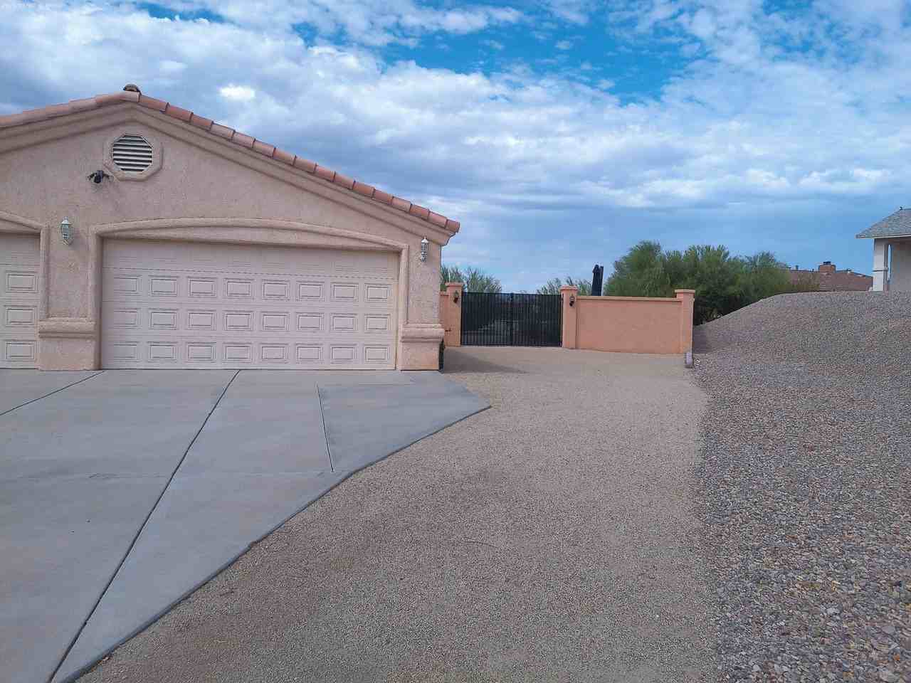 1740 Quartz Ln - Photo 3 of 50