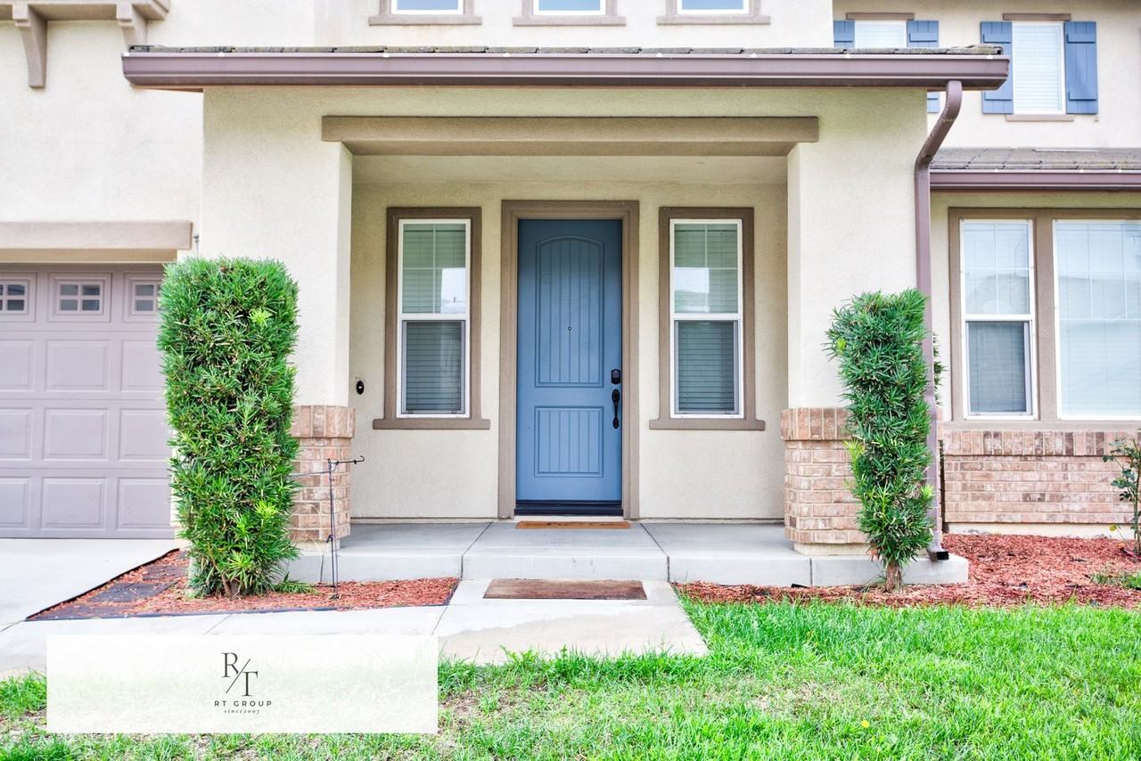 10860 Portofino Ln - Photo 2 of 45