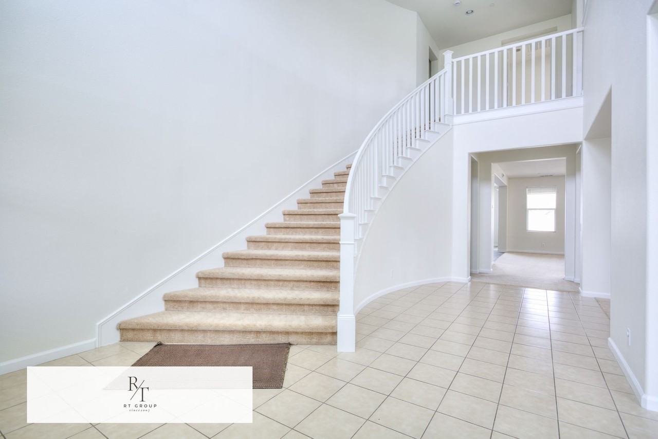 10860 Portofino Ln - Photo 4 of 45