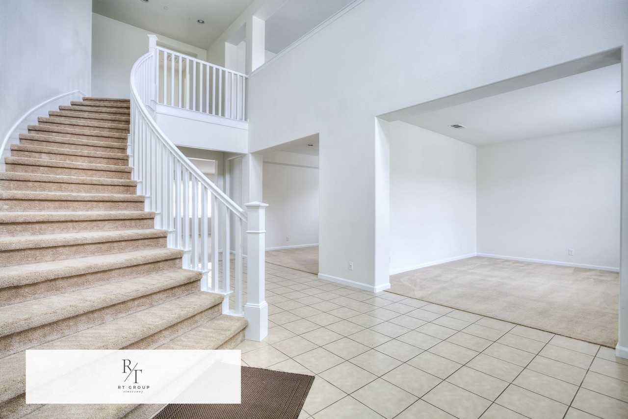 10860 Portofino Ln - Photo 5 of 45