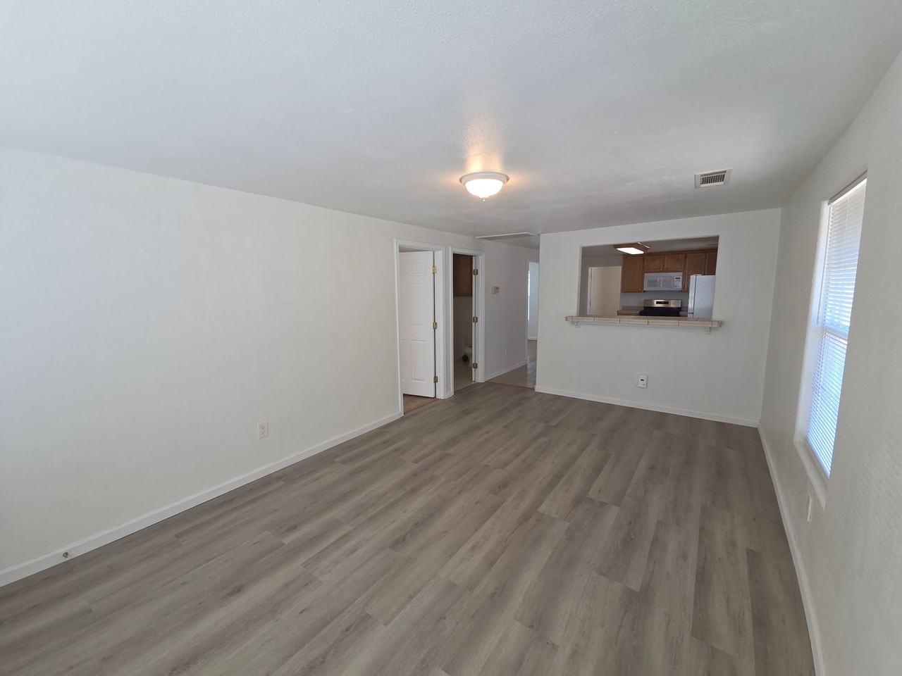 903 Railroad Ave - Photo 5 of 29