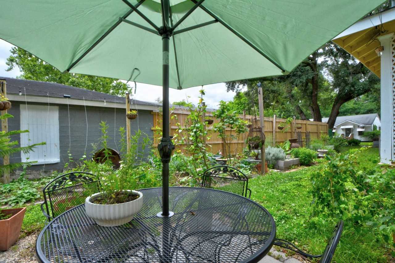 133 Saint Rose Ave - Photo 3 of 16