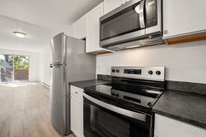 featured image of 902 Nw Carlon Ave #2