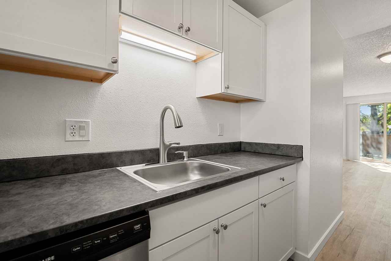 902 Nw Carlon Ave #2 - Photo 2 of 22