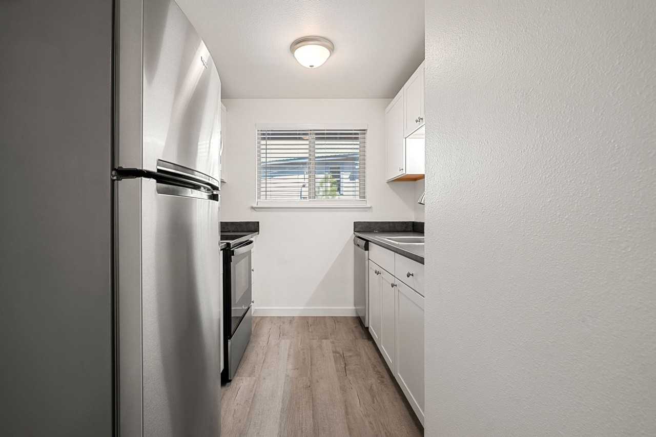 902 Nw Carlon Ave #2 - Photo 4 of 22