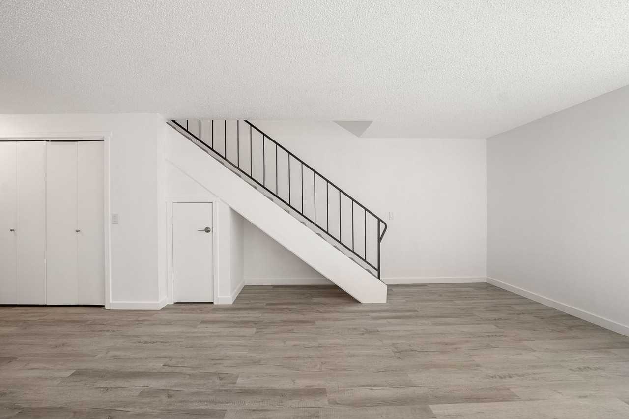 902 Nw Carlon Ave #2 - Photo 5 of 22