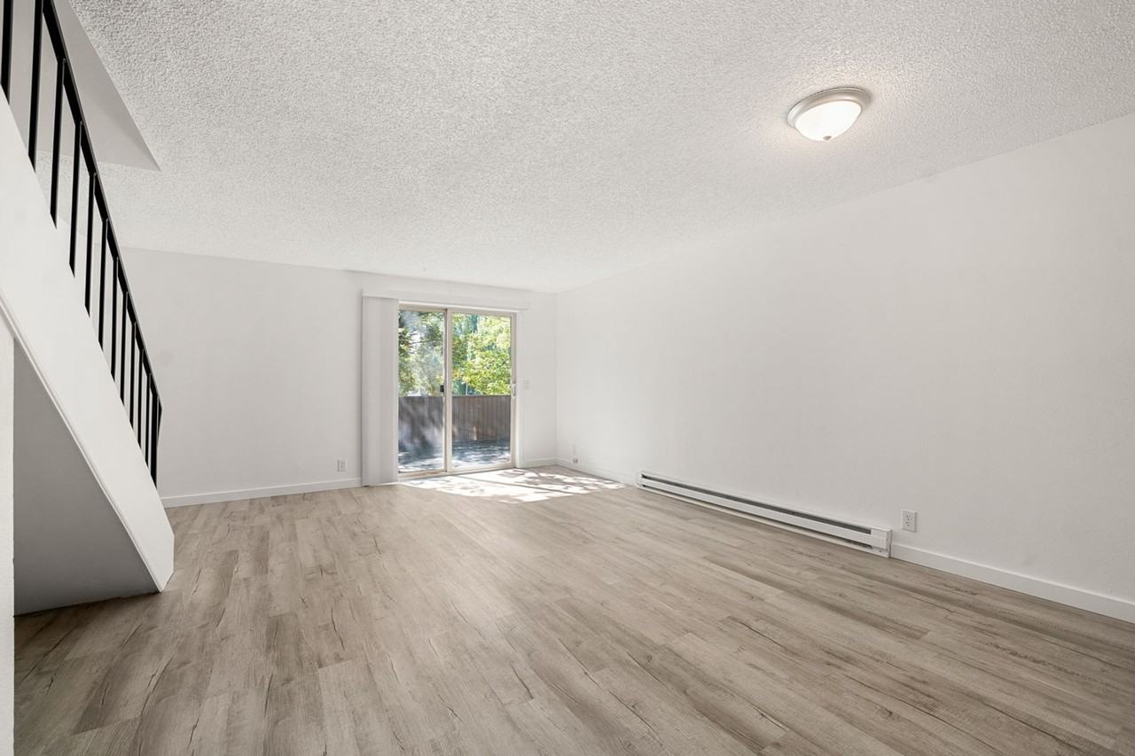 902 Nw Carlon Ave #2 - Photo 6 of 22