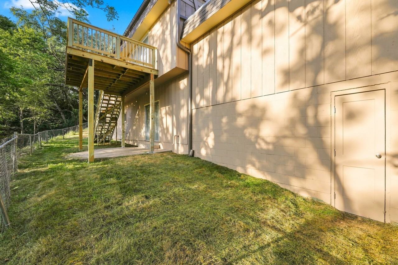 350 Skyline Dr - Photo 3 of 32