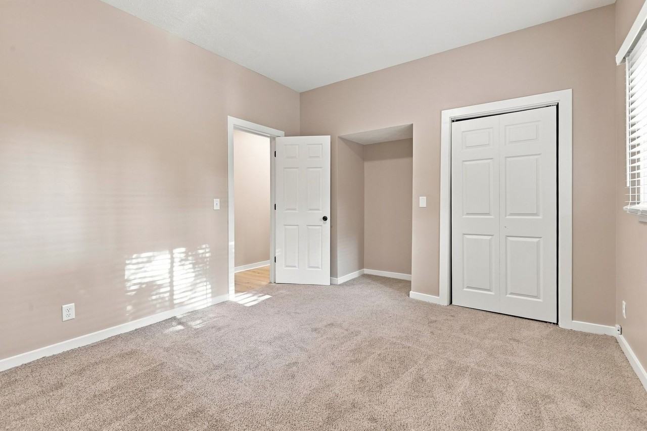 350 Skyline Dr - Photo 6 of 32