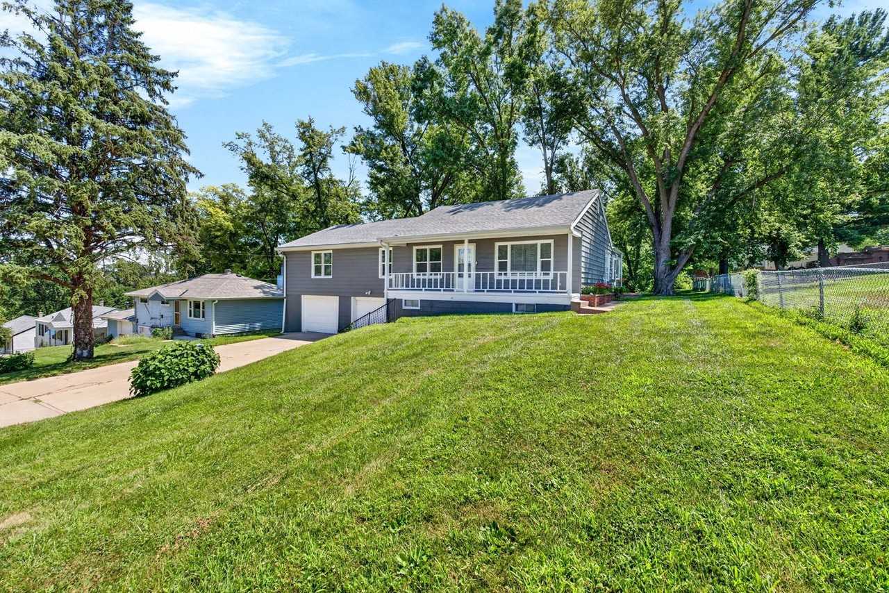 7629 Pinkney St - Photo 4 of 43