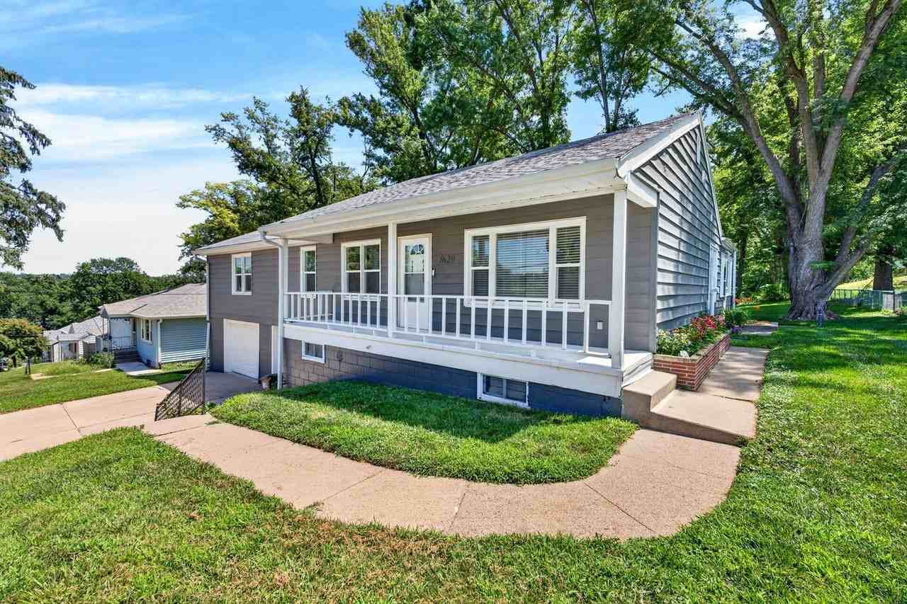 7629 Pinkney St - Photo 5 of 43
