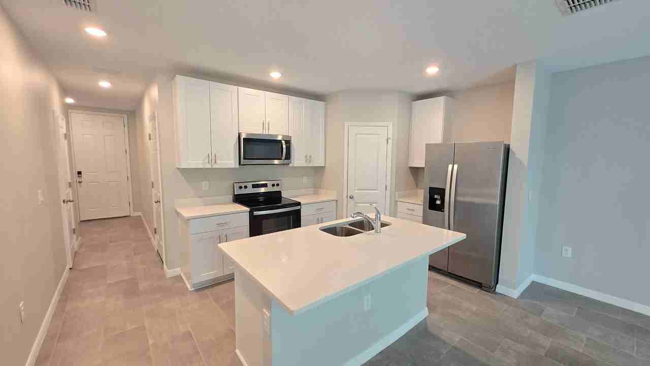 17124 Blowfish Dr - Photo 4 of 34