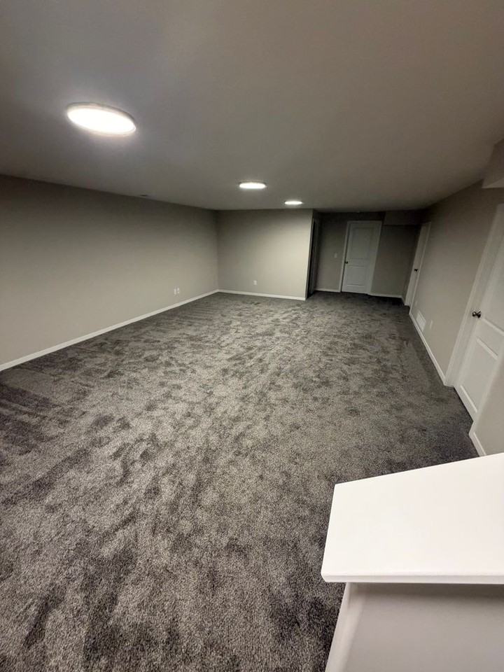 242 Half Moon Dr - Photo 5 of 14