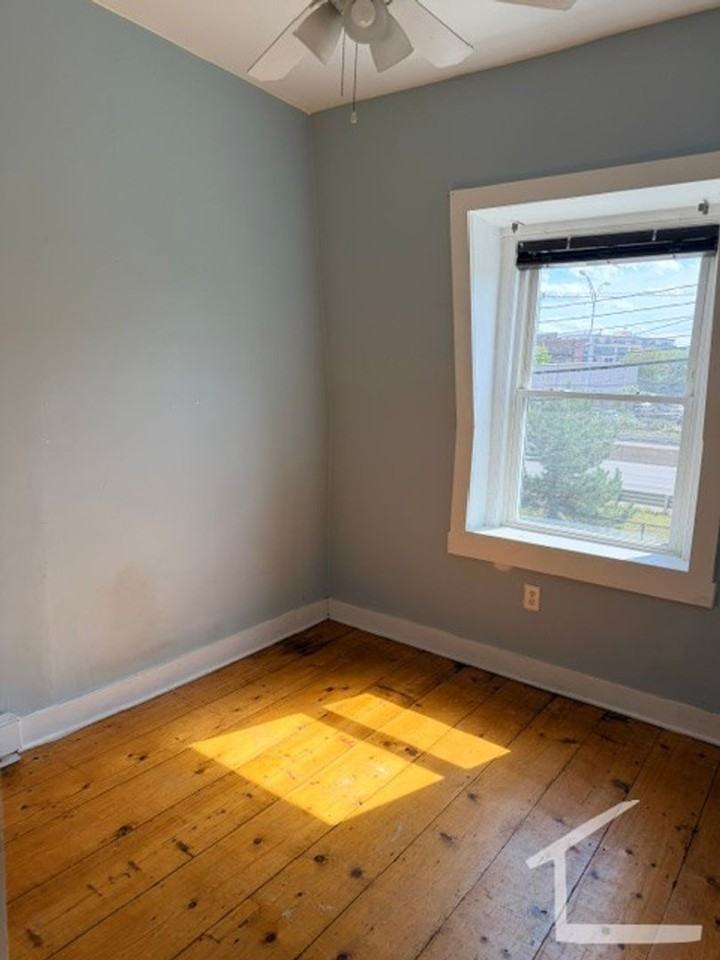 284 Lincoln St - Photo 3 of 6