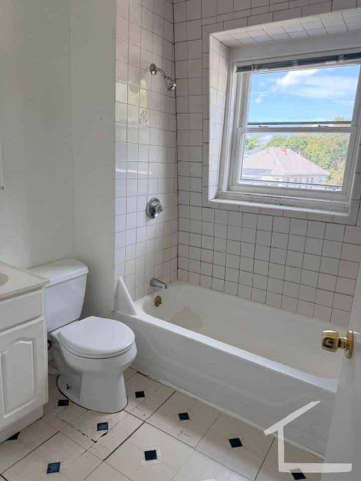 284 Lincoln St - Photo 5 of 6