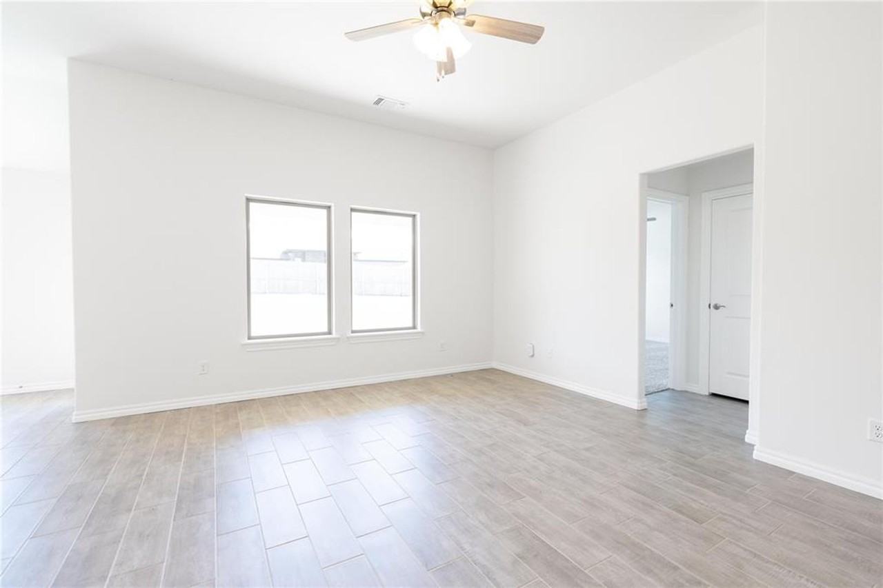 9204 Nw 119th St - Photo 3 of 18