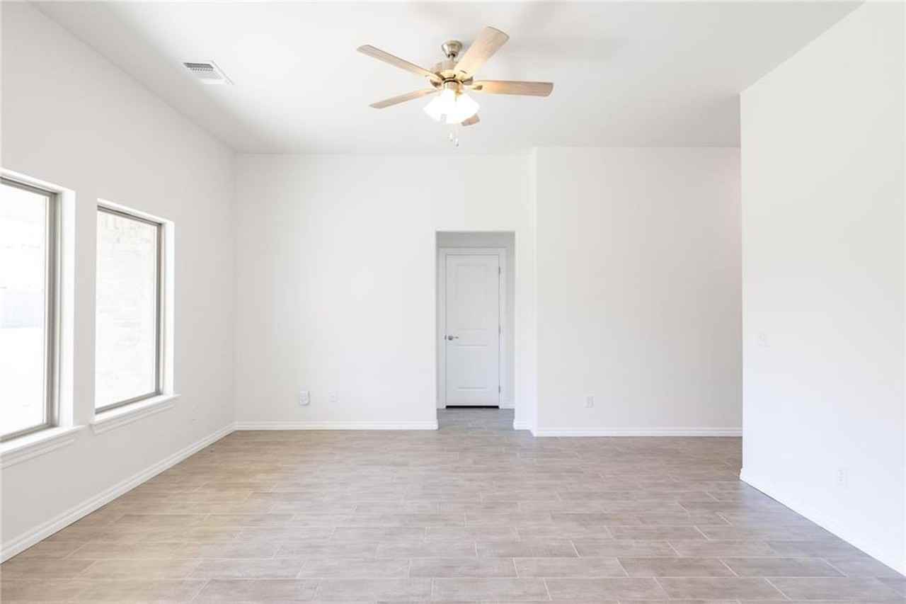 9204 Nw 119th St - Photo 4 of 18