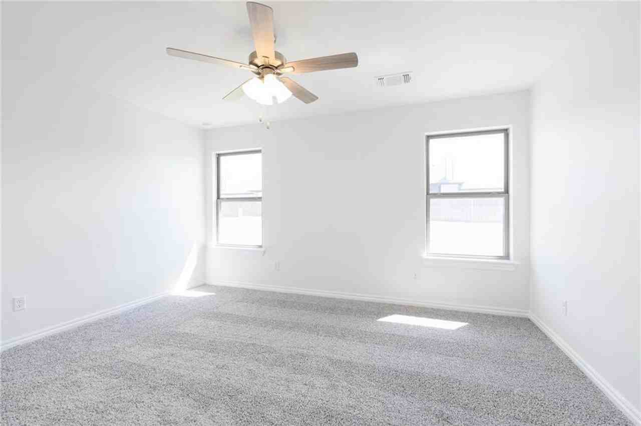 9204 Nw 119th St - Photo 5 of 18