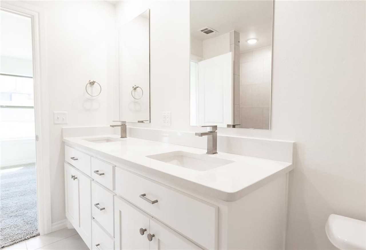 9204 Nw 119th St - Photo 7 of 18
