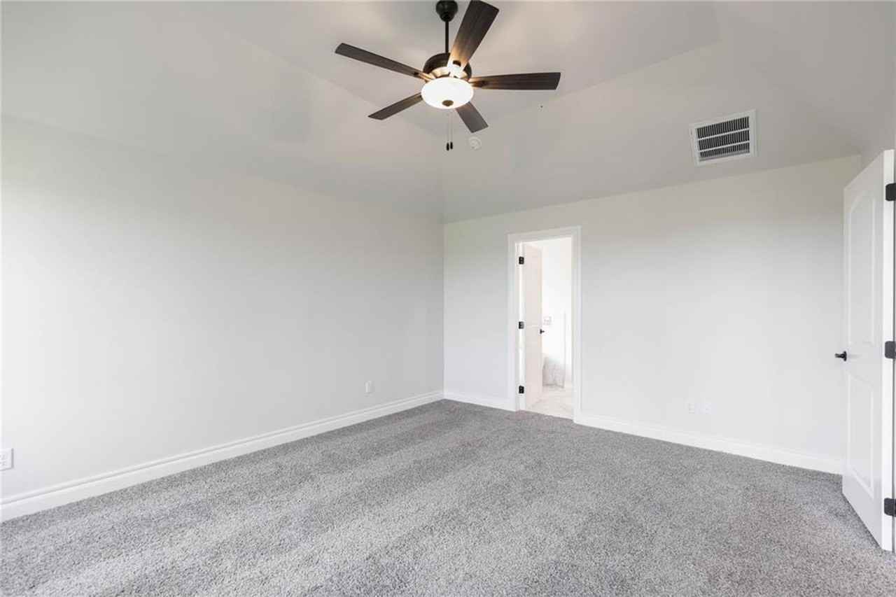 15504 Springfield Ln - Photo 5 of 25