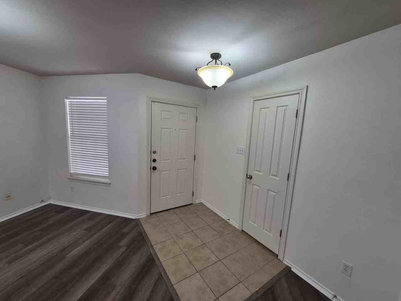 216 Hereford St - Photo 2 of 37