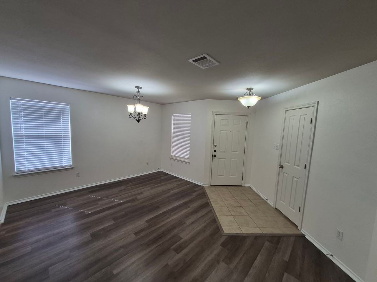 216 Hereford St - Photo 5 of 37