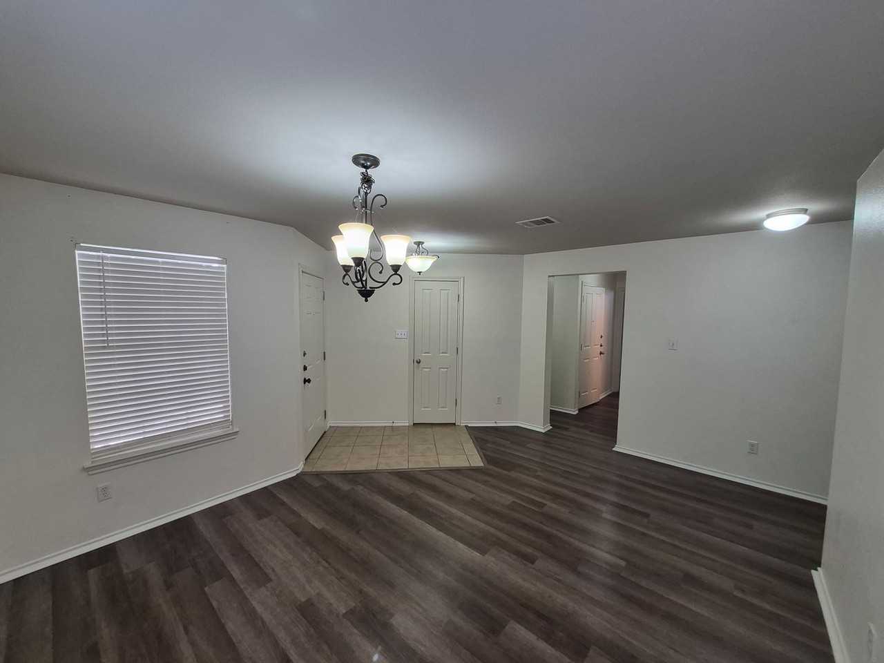 216 Hereford St - Photo 6 of 37