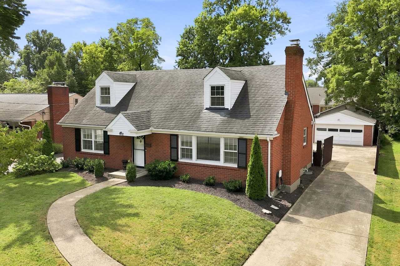 912 Beechwood Rd - Photo 2 of 50