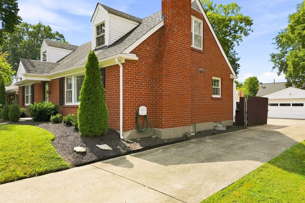 912 Beechwood Rd - Photo 3 of 50