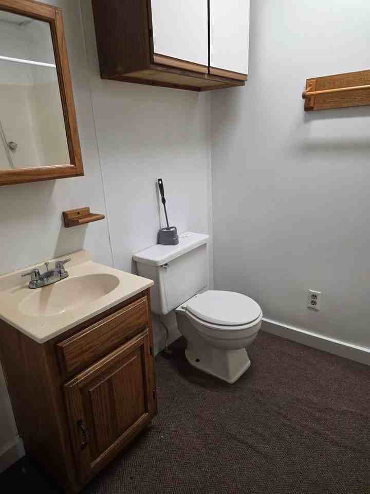 136 S Bridge St - Photo 4 of 7
