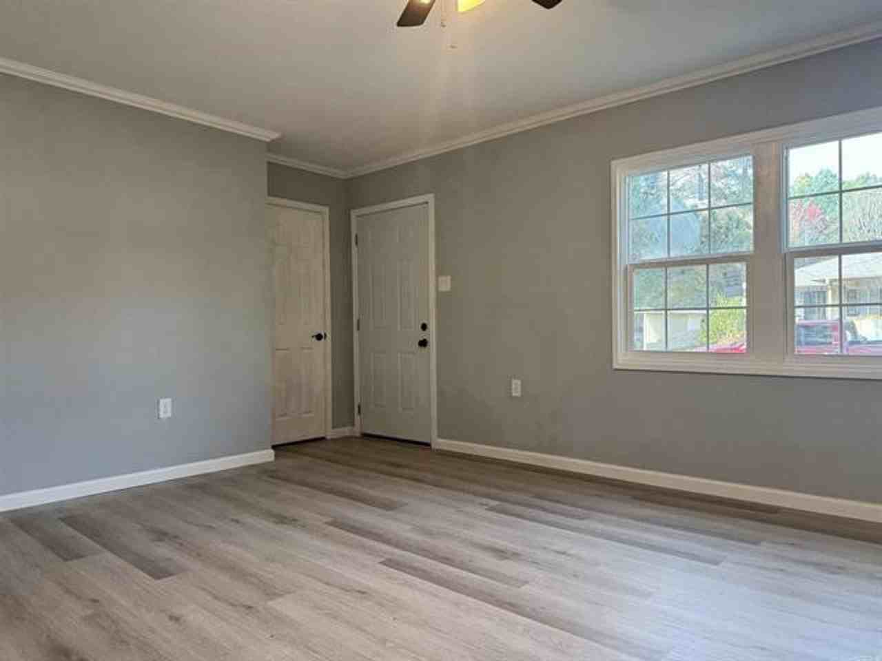 1001 Montclair St - Photo 2 of 23