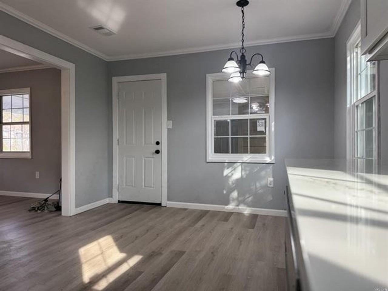 1001 Montclair St - Photo 7 of 23