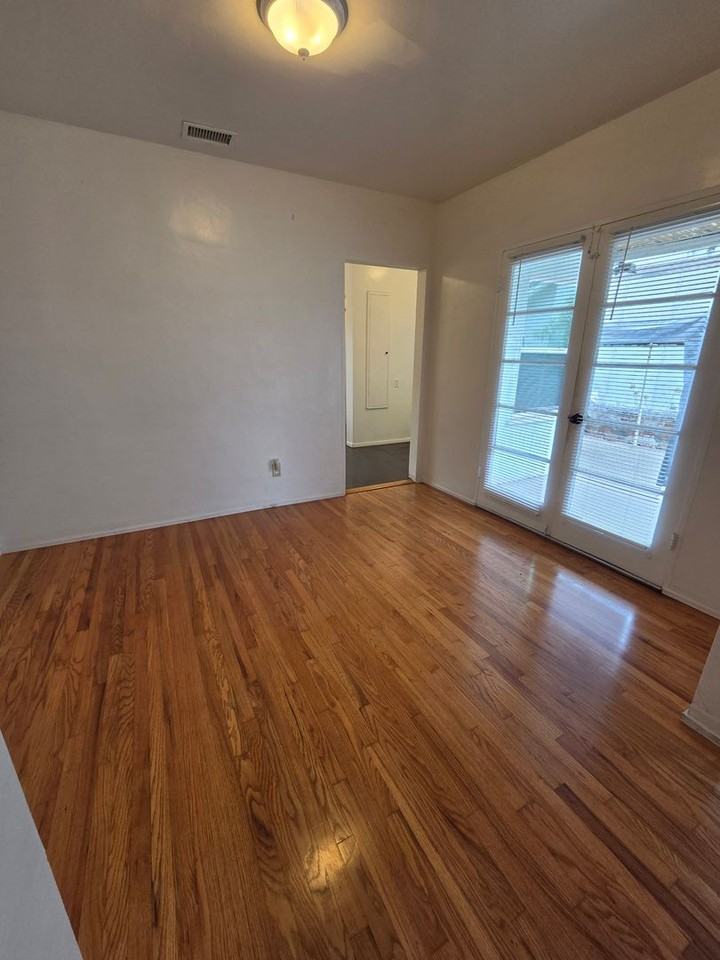 525 E Church St - Photo 3 of 12