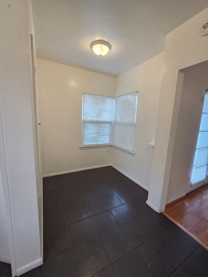 525 E Church St - Photo 4 of 12