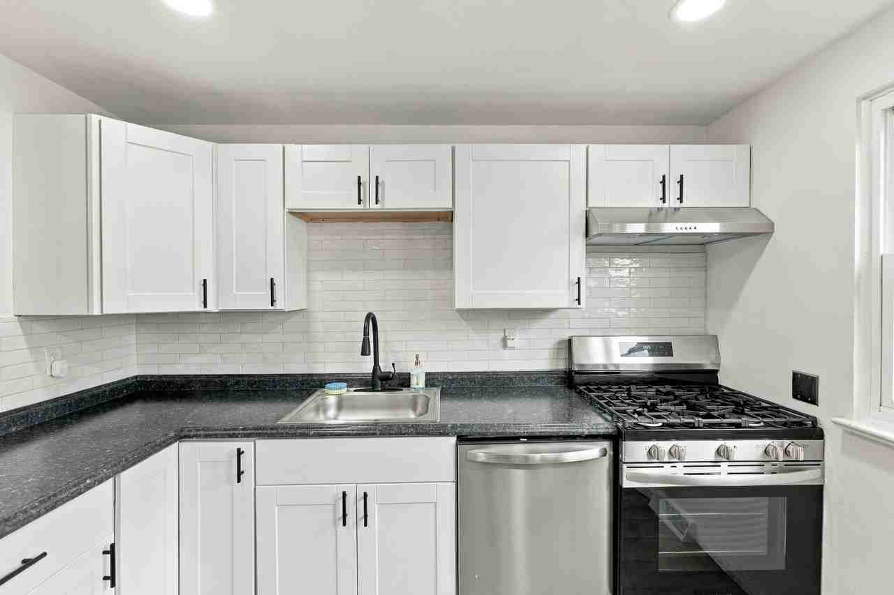 840 Hilton Dr - Photo 3 of 26
