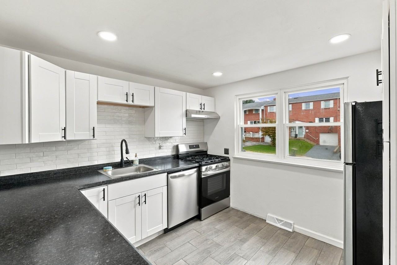 840 Hilton Dr - Photo 4 of 26